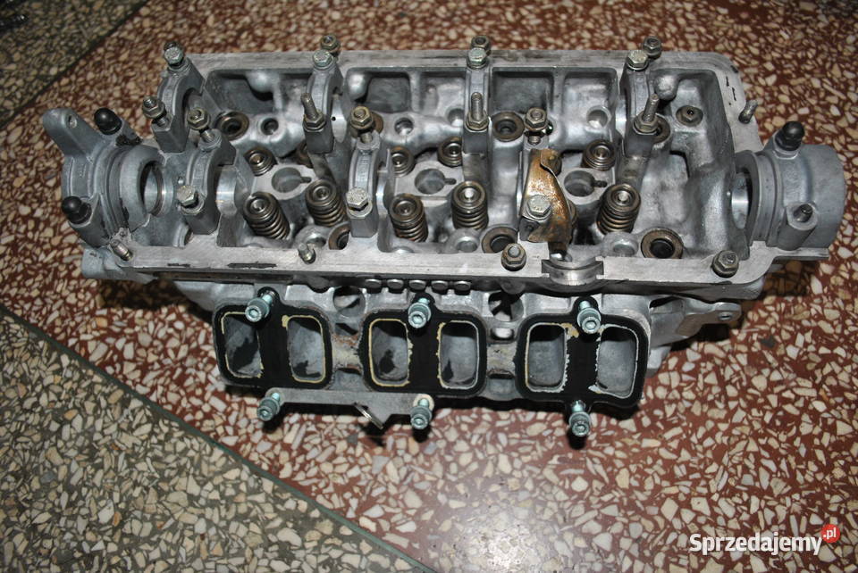 Głowica cylinfrów prawa AUDI A4B5 A6C5 A8D2 Poręba