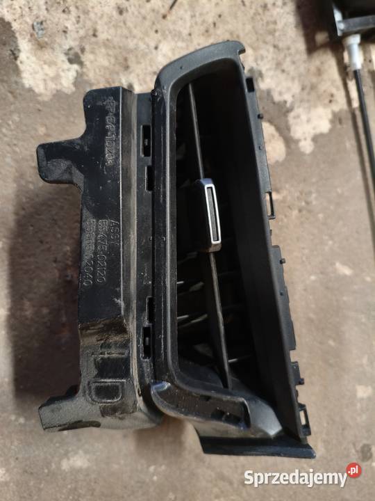 Kratka nawiewu lewa corolla e21
