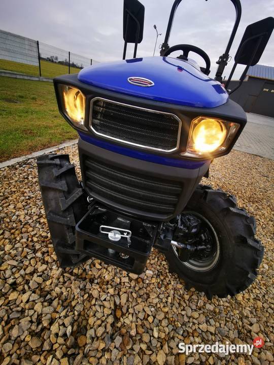 Ciągniczek komunalny FARMTRAC 26 4x4 nowy 25