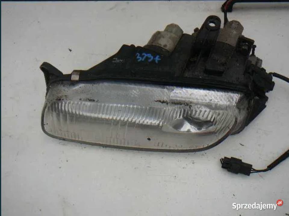 Lampa przód lewa Mazda 323 f sprzedam