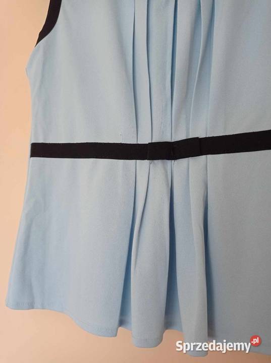 Błękitna bluzka bez rękawów