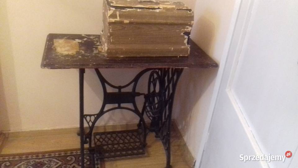 Zabytkowa maszyna do szycia z żeliwną podstawą Antyki