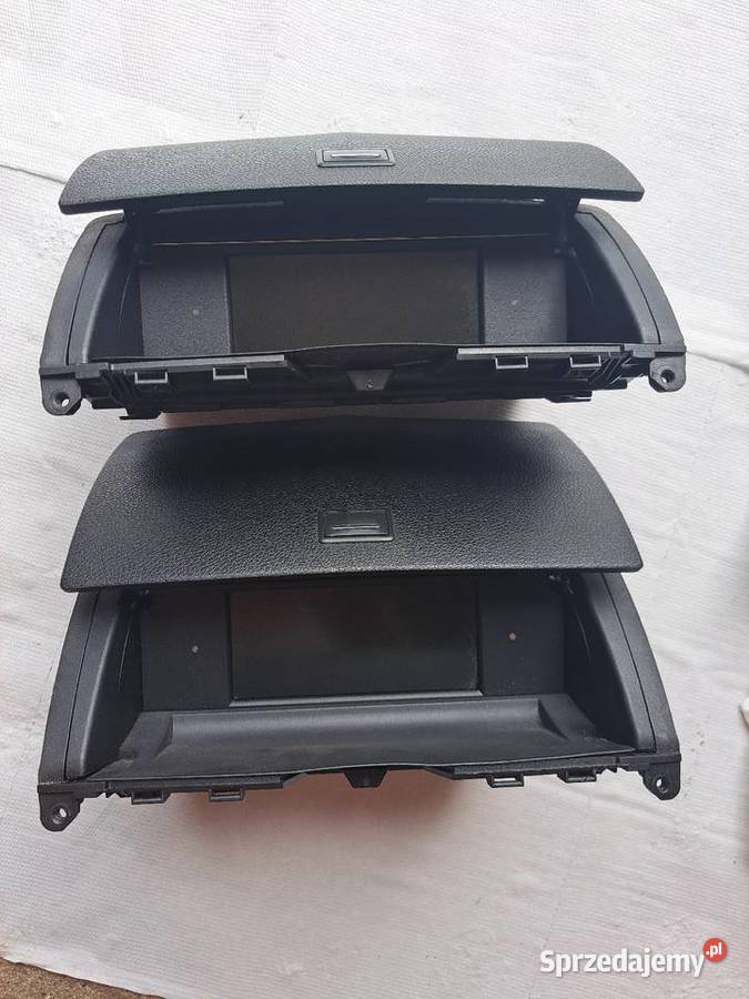 Monitor wyświetlacz ekranu Mercedes W 204 Wyposażenie wnętrza Somonino sprzedam