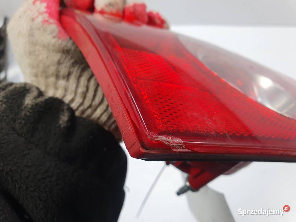 LAMPA W KLAPE LEWA VOLKSWAGEN PASSAT B6 osobowe Pozostałe Lipno