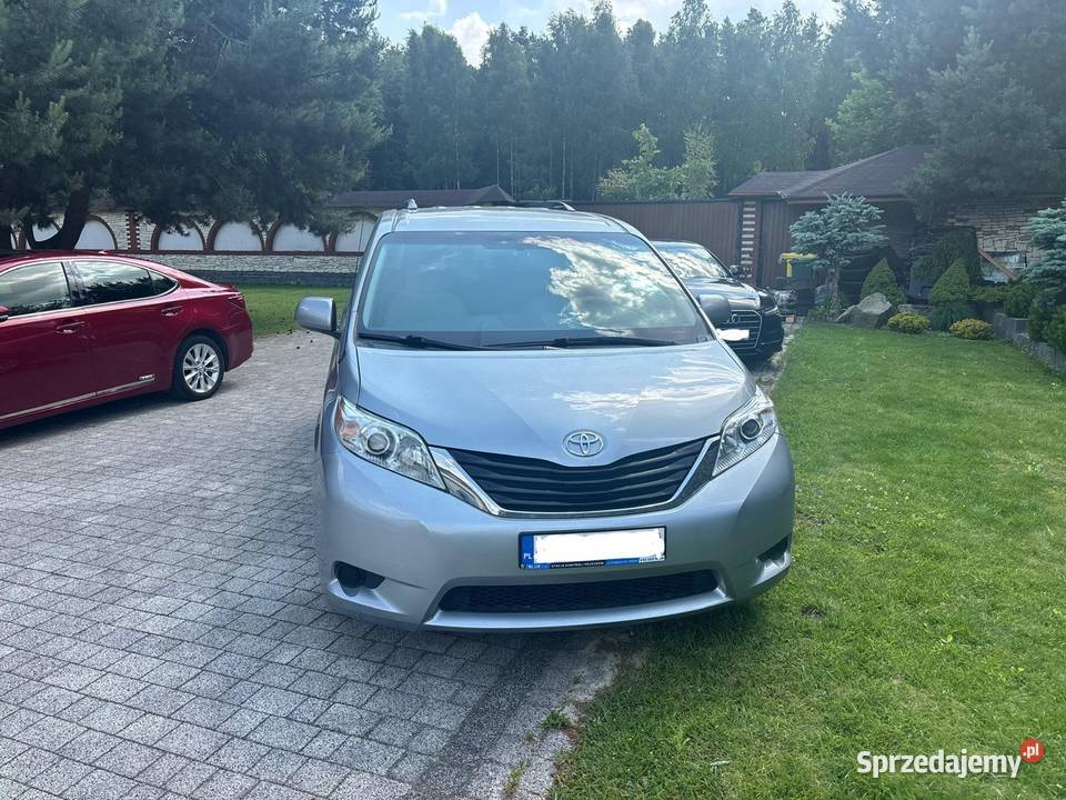 Wynajem Toyota Sienna 8 osobowa 35 Benzyna LPG Chełm