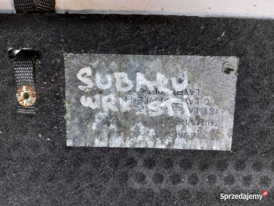 Subaru WRX STI 2015r dywan wykładzina bagażnika