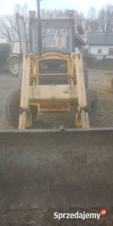 Koparkoładowarka Massey Ferguson lubelskie Cyców