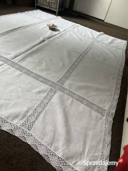 Obrus biały z koronkami rękodzieło śląskie Zabrze