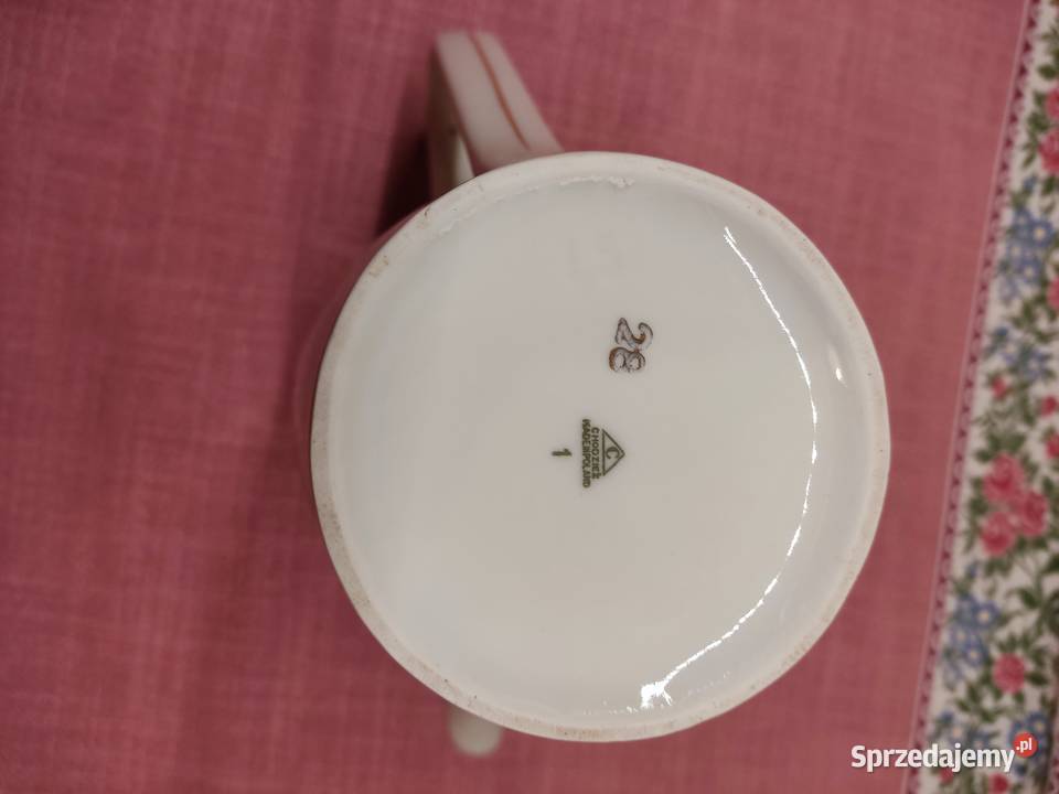 Dzbanek porcelanowy Chodzież z kwiatowym motywem biały Głuchołazy