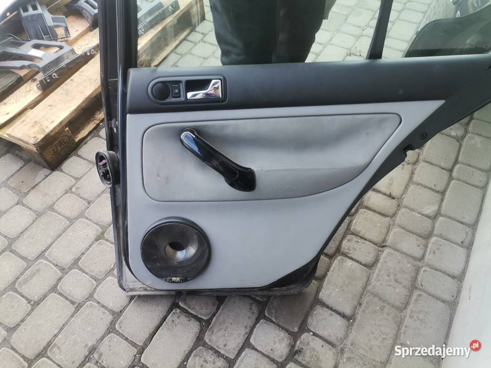 VOLKSWAGEN GOLF 4 IV 5D DRZWI PRAWY TYŁ Nowy Sącz