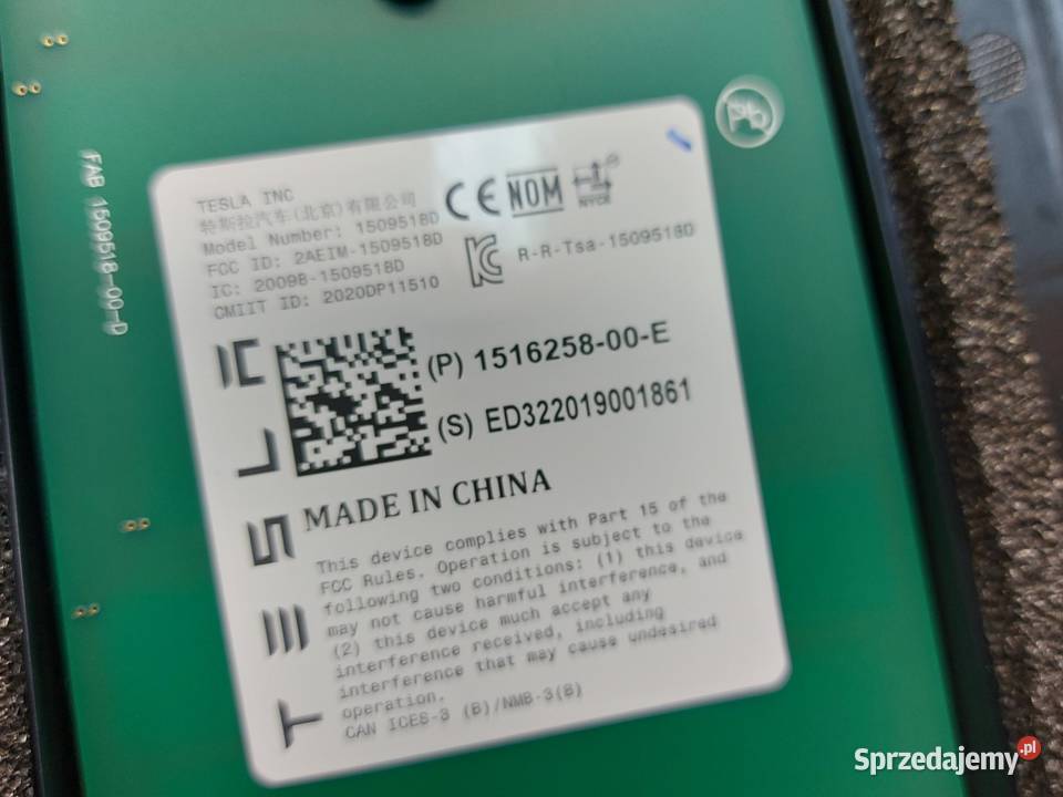 TESLA MODEL Y 2022r OSŁONA SŁUPKA DRZWI