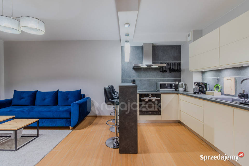 Mieszkanie 566m2 3 pokoje Gniewino Rok budowy 2009