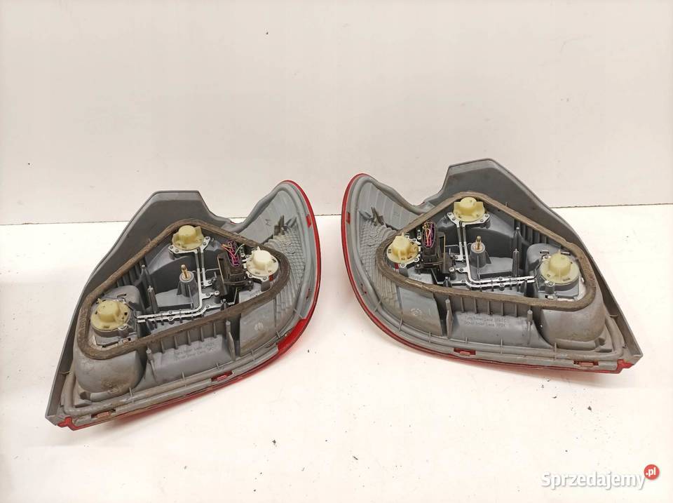 LAMPA TYŁ KOMPLET LIFT Toyota Yaris I 19992005 sprzedam