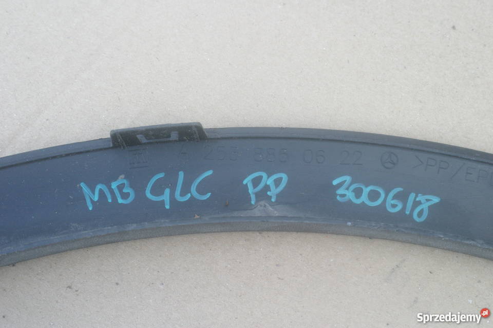 MERCEDES GLC NAKŁADKALISTWA BŁOTNIKA PRAWY PRZÓD Bieleń