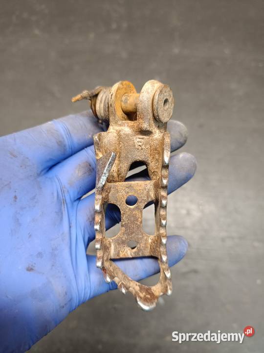 Podnóżek stopka podpora kierowcy części Suzuki Gołaczewy sprzedam