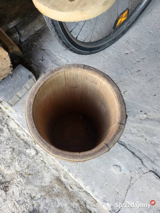 Stara zabytkowa drewniana masielnica Teodorówka