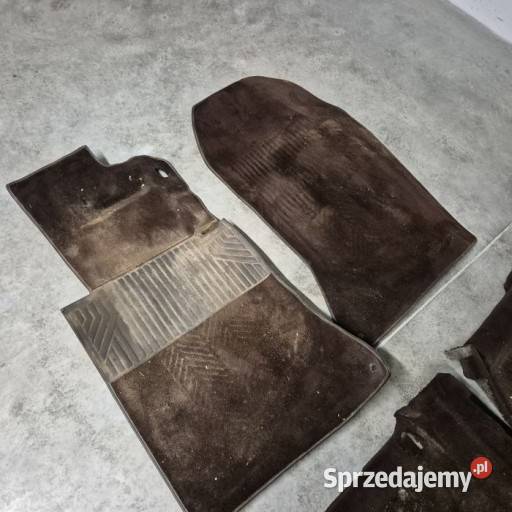 Mercedes w124 sedan brazowa wykładzina Koszalin