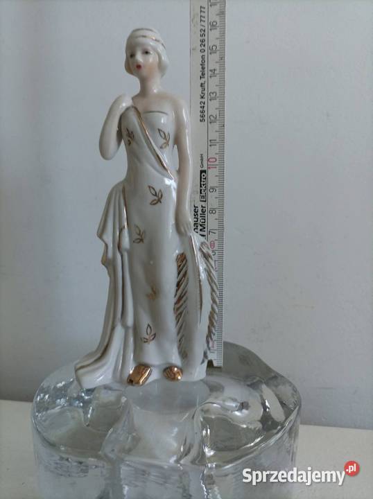 Stara porcelanowa figurka sprzedam