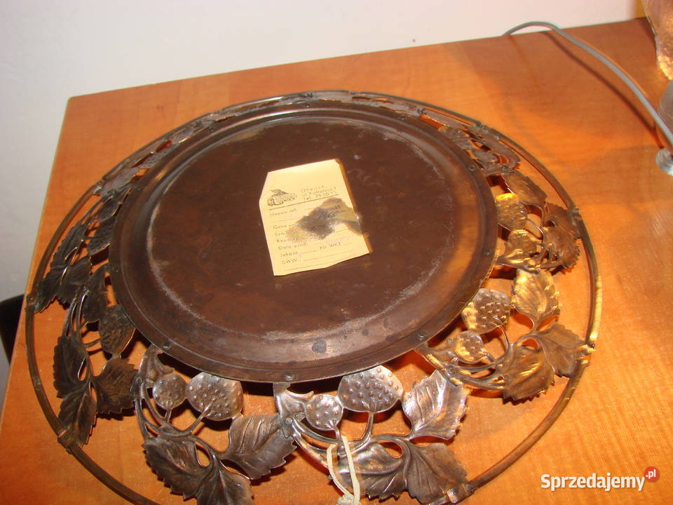 talerz ozdobny z miedzi wzór poziomki PRL