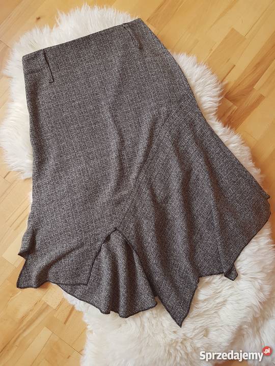 Asymetryczna ciepła spódnica