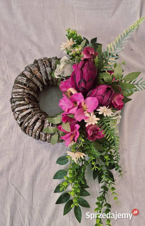 Dekoracja nagrobna w formie wianka Pleszew