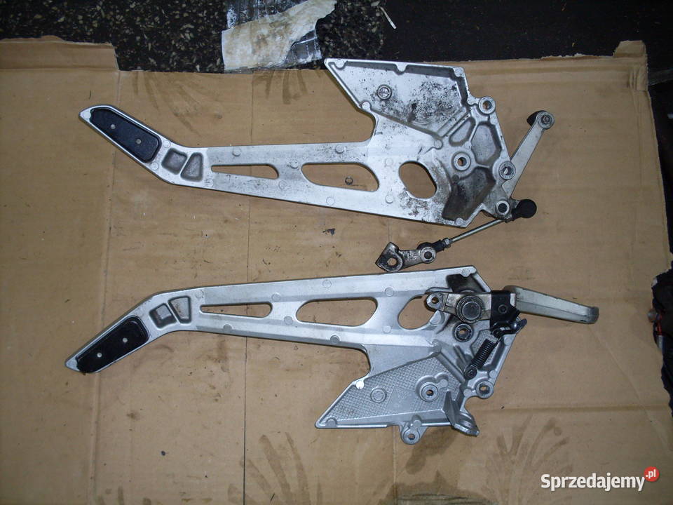 Podnóżek podnóżki set sety Suzuki GSR 600 Suchowola