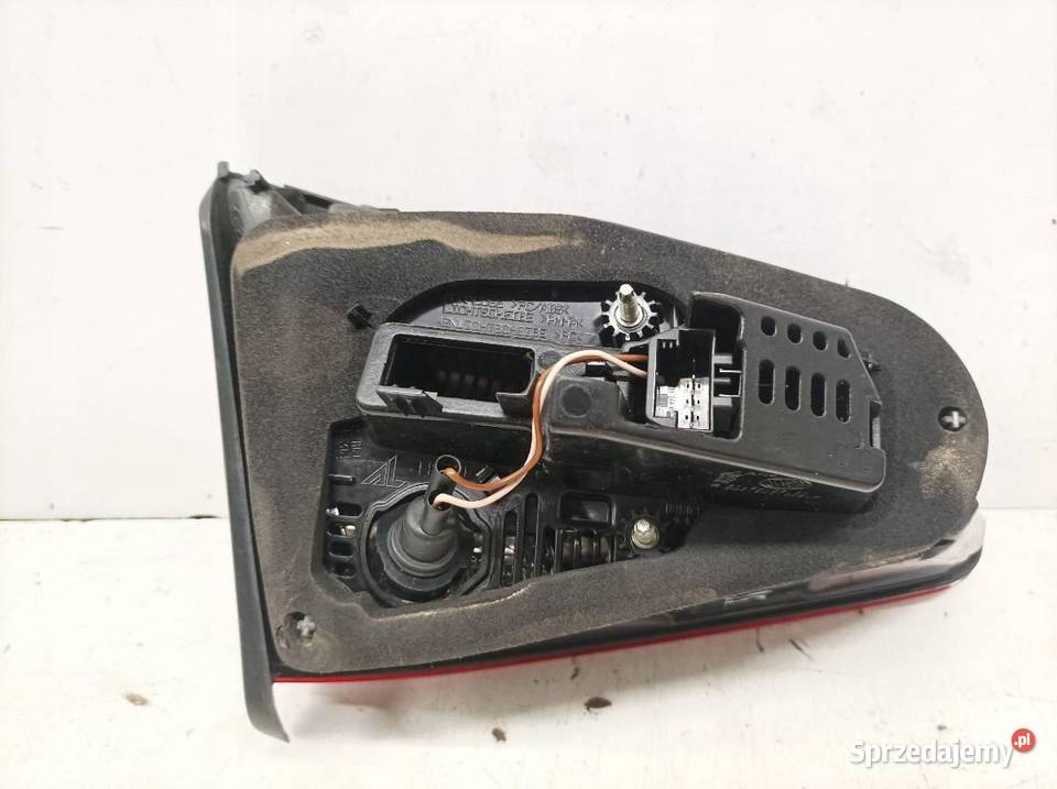 LAMPA TYŁ W KLAPĘ PRAWA 5D HB GTI 5G0945308F Lampy tylne świętokrzyskie