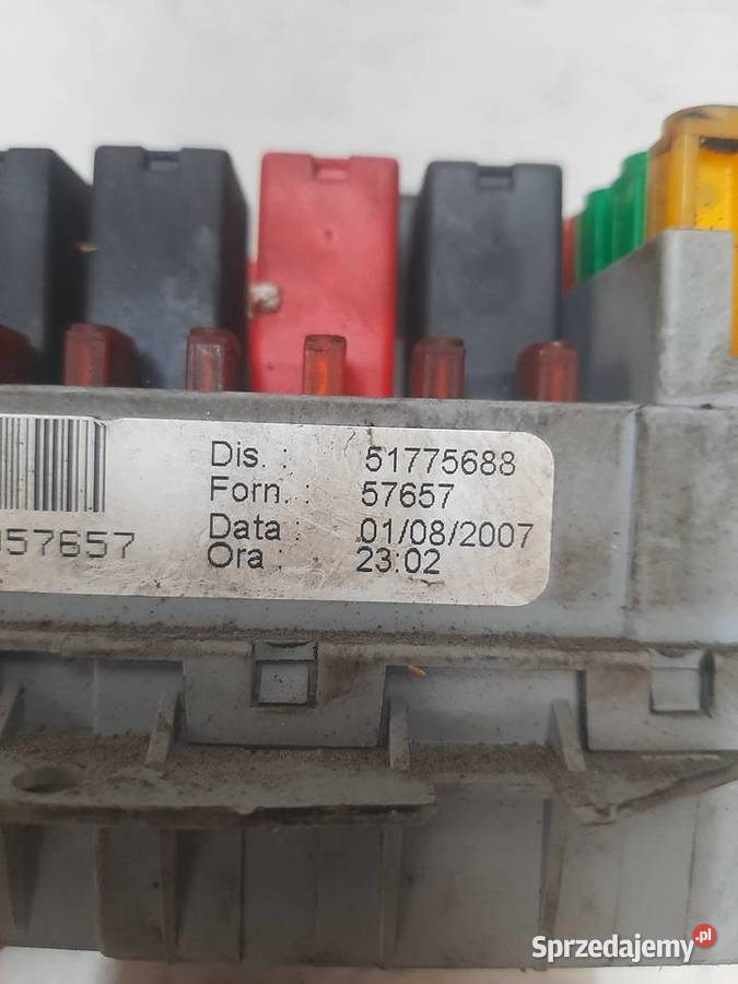 Fiat Bravo II 2 skrzynka bezpieczników 51775688