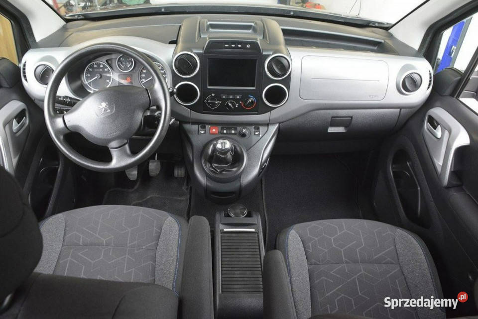Peugeot Partner 12Turbo nawi Car Play serwisie Sędziszów Małopolski