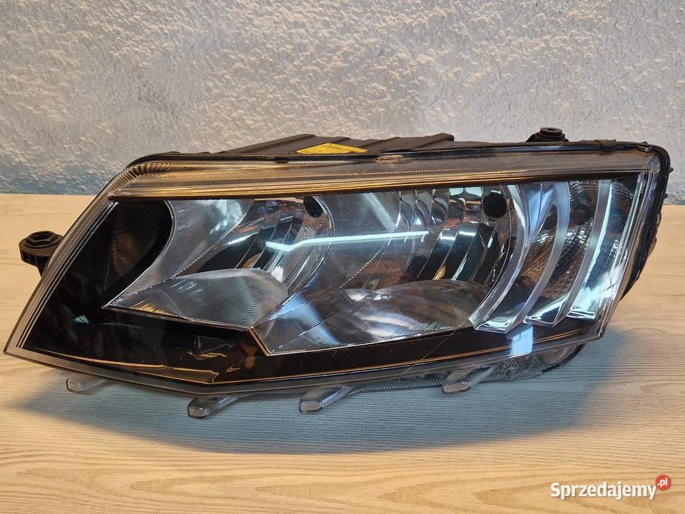 Lampa Skoda Oktawia III przed liftem Przednia wielkopolskie Kwilcz