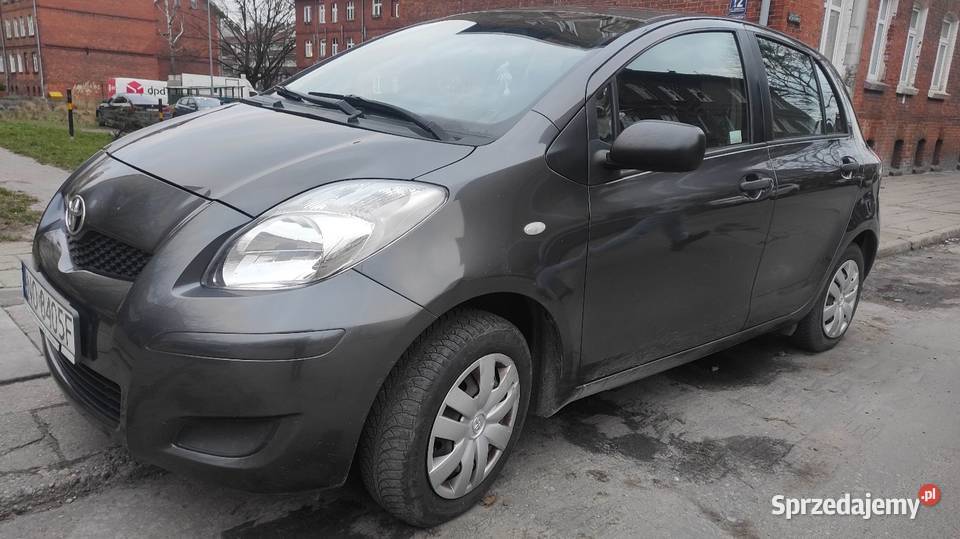 Toyota Yaris 10 benzyna 151 grafitowa 5 drzwi sprzedam