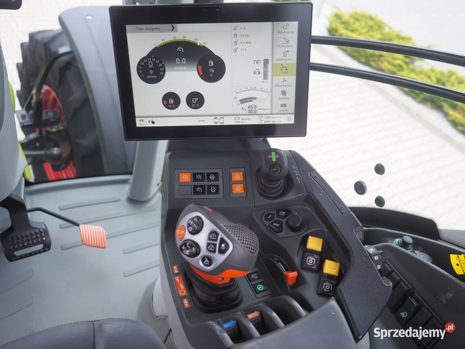 Claas Axion 810 Cmatic przygotowany do systemu Radio Stęszew