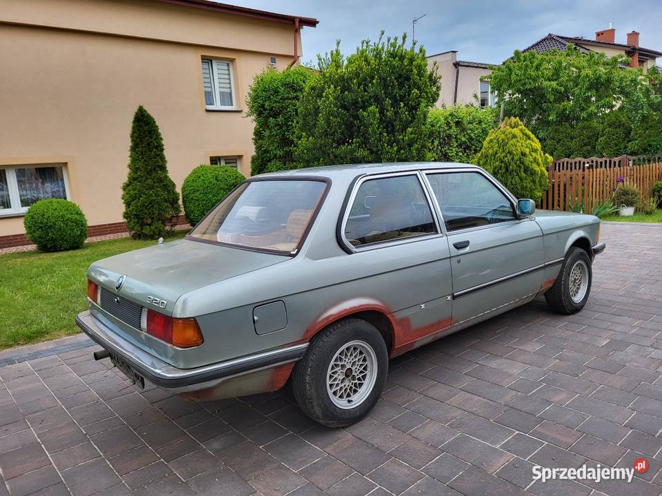 BMW 320i srebrny Turek