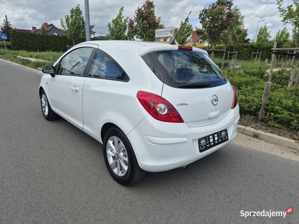 Opel Corsa 14 nawigacja kamera klima serwisowany 1398cm3