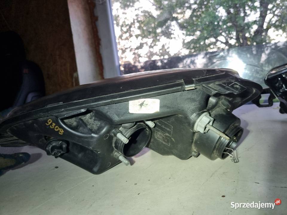 VW Golf V 5 Lampa z Ringami Junyan Prawa Skawina