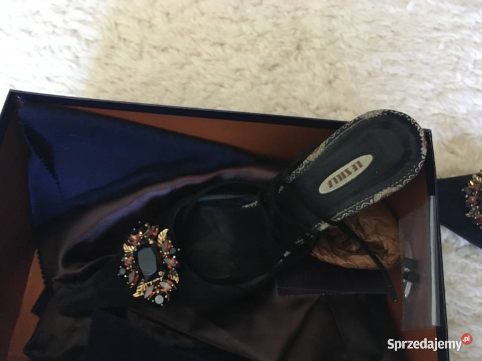 Piękne klaki wyjściowe Lezilla Piła