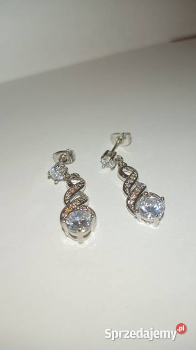 Długie kolczyki z cyrkoniami
