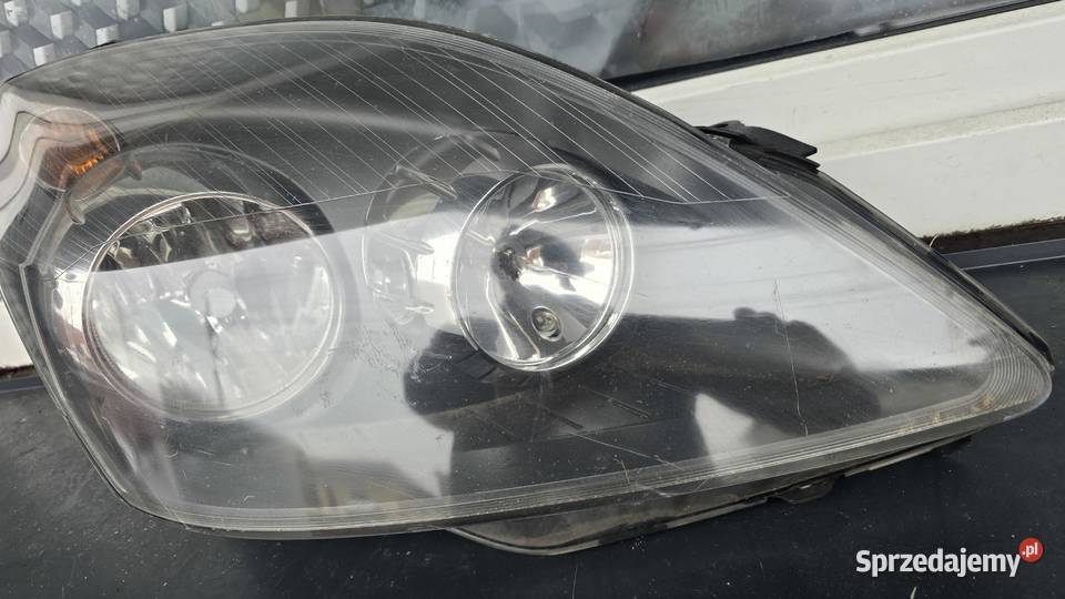 Lampa prawy przód do opla zafiry B 2006 prawe