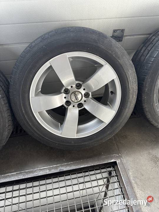 Alufelgi 17 z BMW E60 pasują idealnie do busa