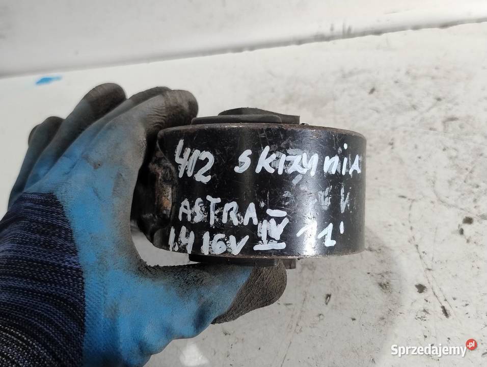 ŁAPA PODUSZKA SKRZYNI OPEL ASTRA IV J 14 16V