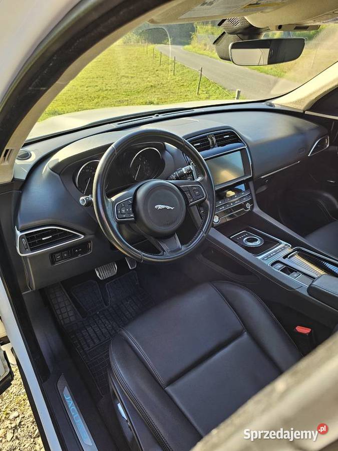 Jaguar FPace 25t AWD 4x4 250 LED MERIDIAN aluminiowe felgi małopolskie Nowy Sącz
