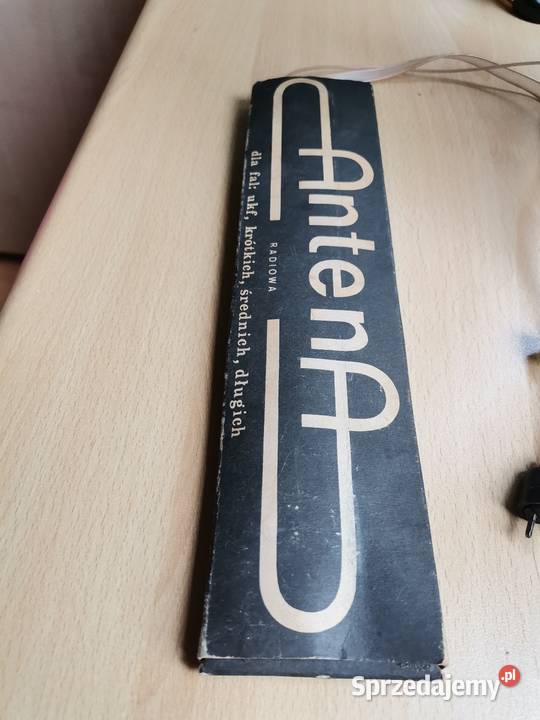 Stara uniwersalna antena radiowa z czasów PRL u Kraków