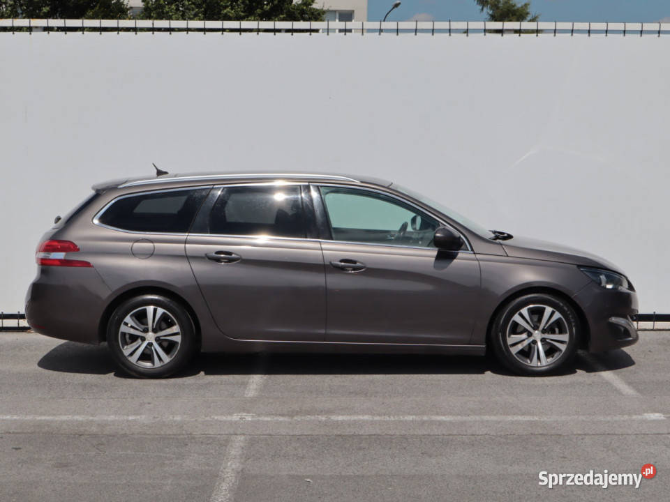 Peugeot 308 12 eTHP podgrzewane fotele