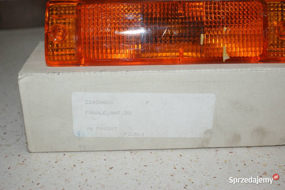 Lampa kierunkowskazu przód P VW SANTANA 08811284