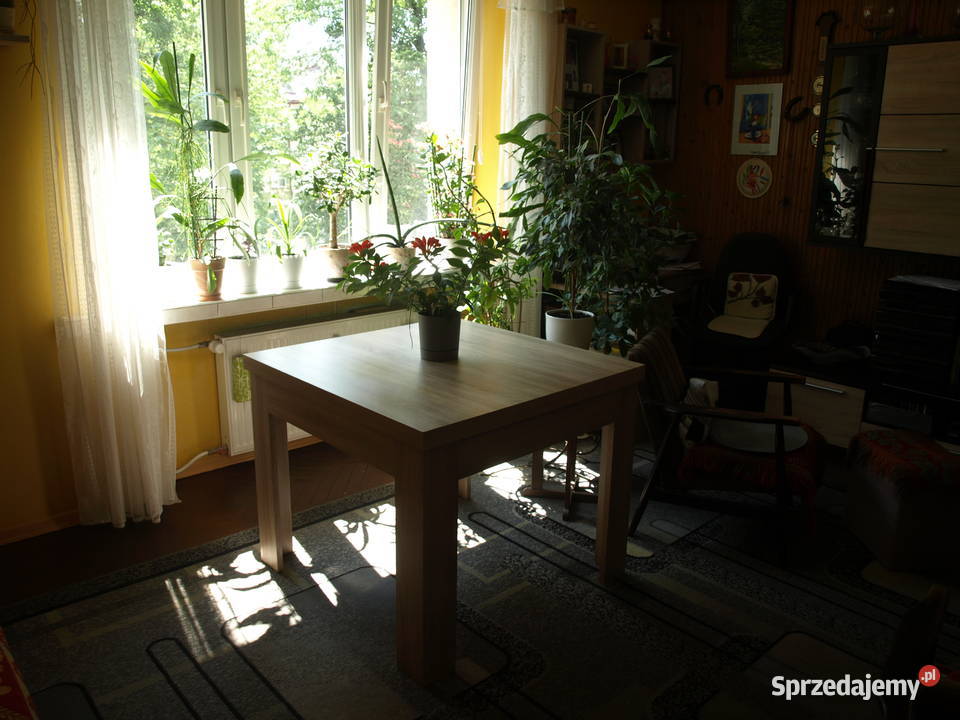 praktyczny rozkładany stół 95 x 95 rozłożeniu