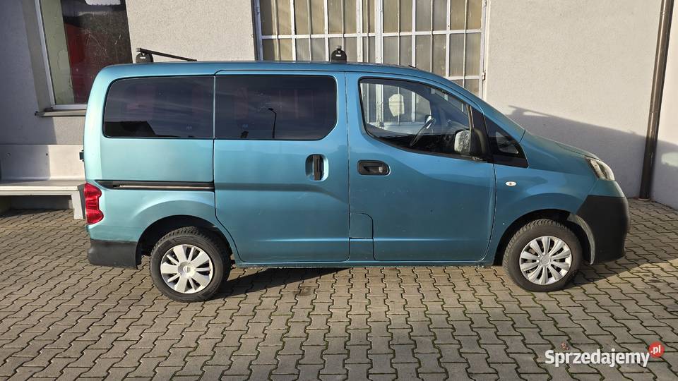 Nissan NV 200 16 benzyna 2010r 5 osób Nowy Świętów