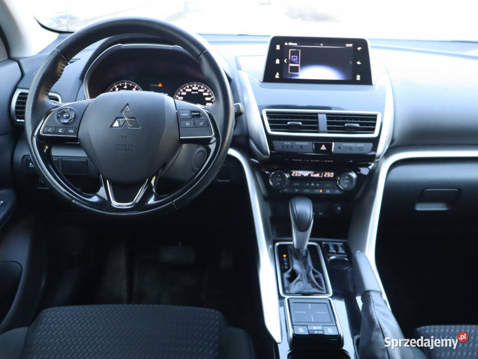 Mitsubishi Eclipse Cross 15 TMIVEC asystent pasa ruchu