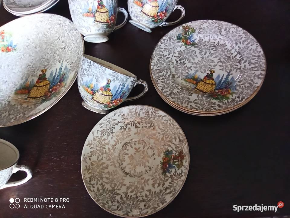 Dama w ogrodzie wśród ostróżek Empire Ware pomorskie Gdańsk