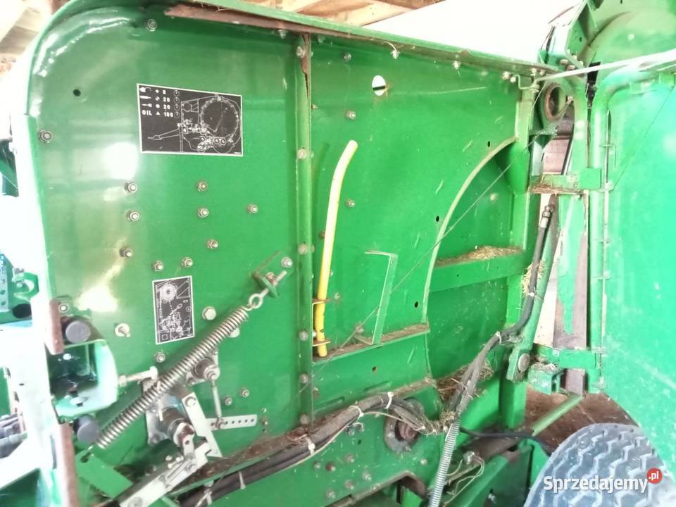 Prasa rolująca John Deere F440E