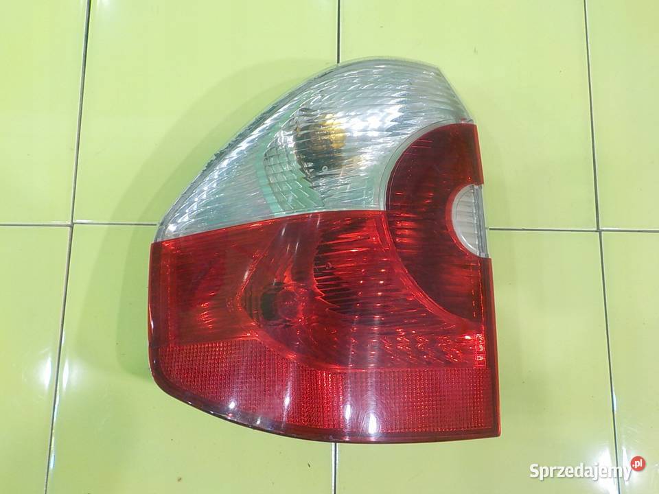BMW X3 E83 25 B AUT 06r lampa lewa tyl Suków